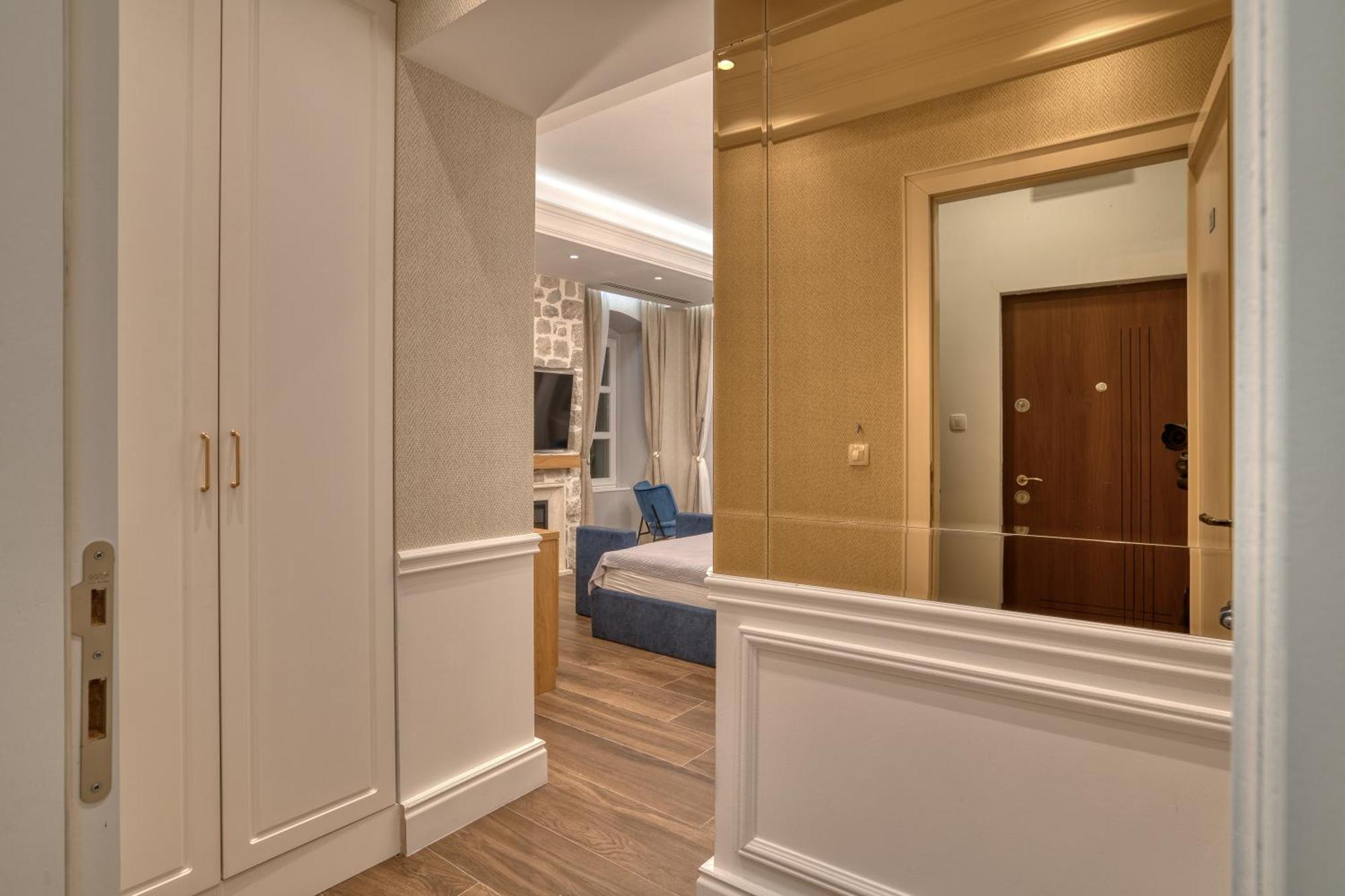 Hive Luxury Suites By Mn Property Kotor Exterior foto