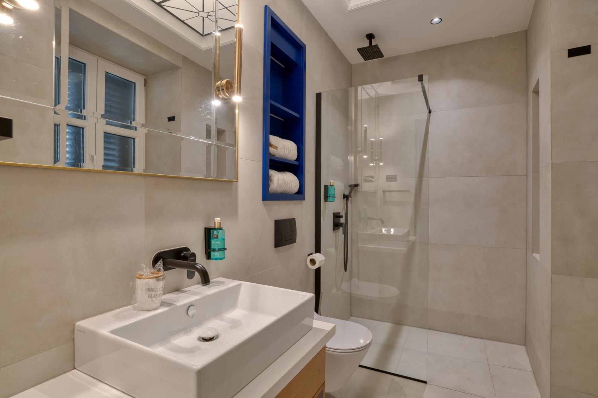 Hive Luxury Suites By Mn Property Kotor Exterior foto
