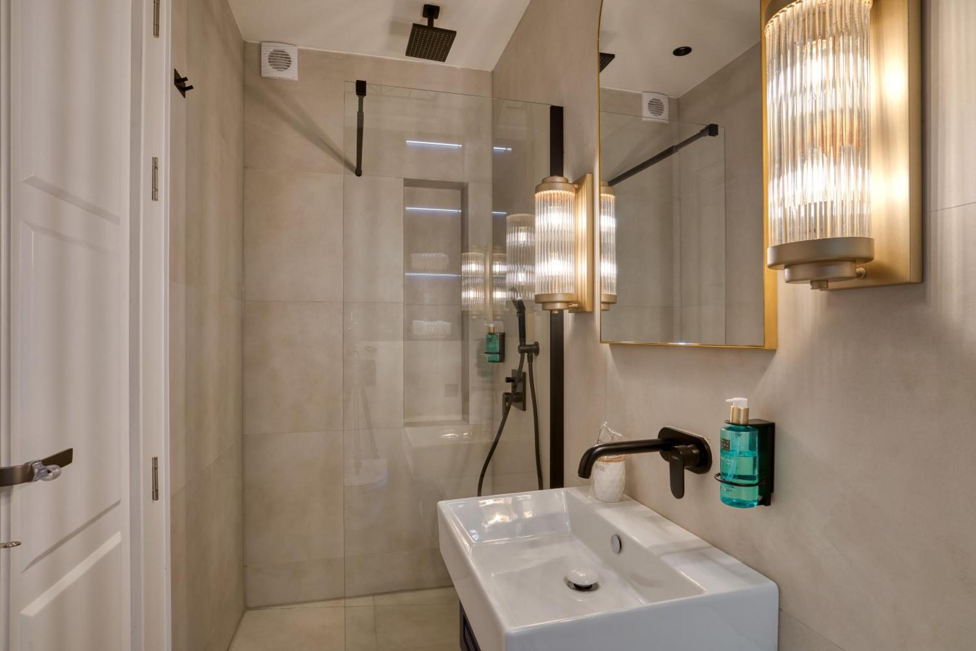 Hive Luxury Suites By Mn Property Kotor Exterior foto